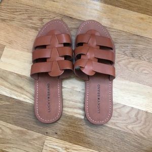 NEVER WORN sandals